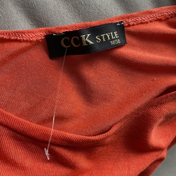 NWOT Light Gauzy Thin Top in Unique Orange with fun keyhole-style detailed back - Picture 4 of 4